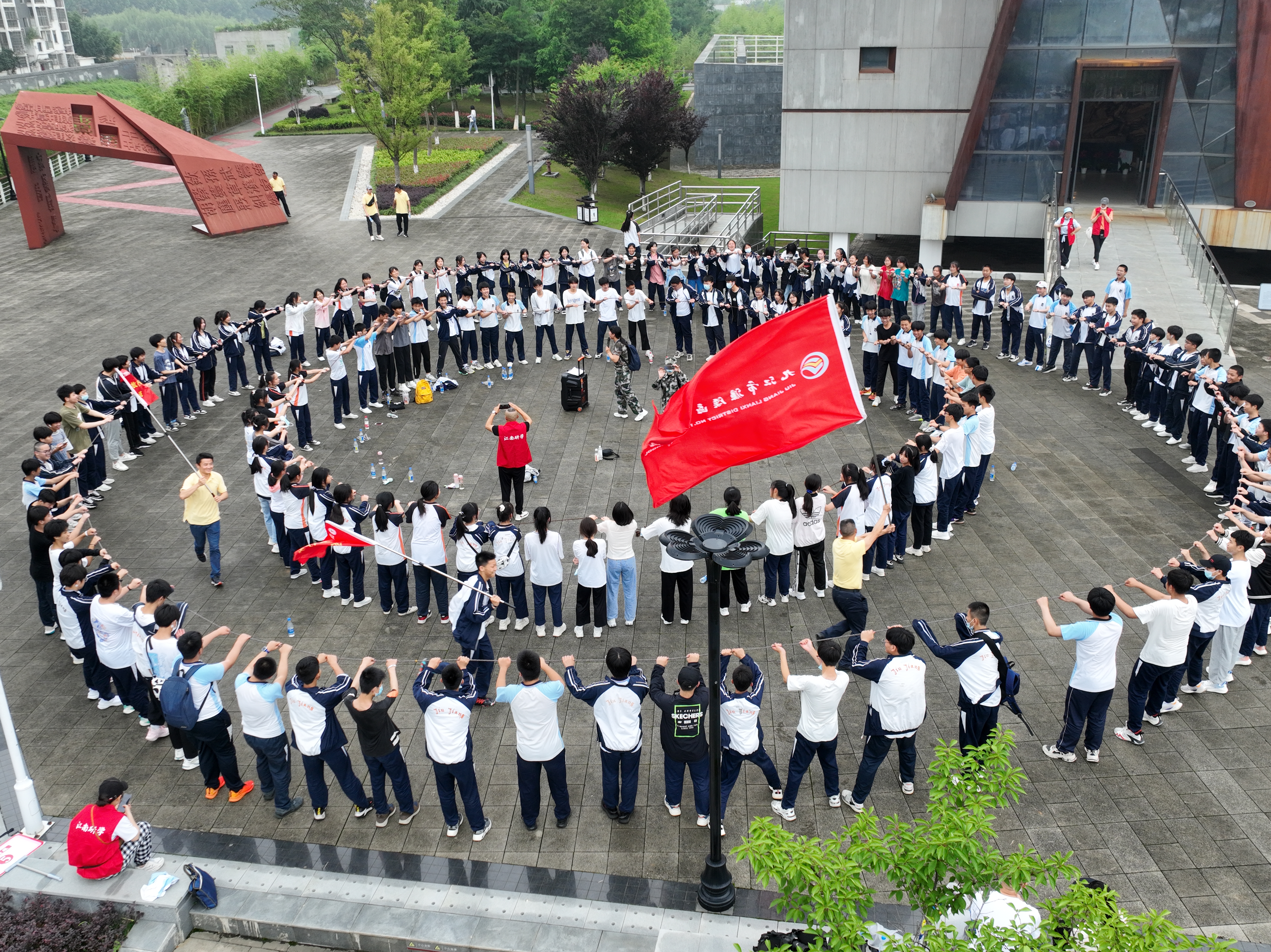 九年级组织学生开展研学旅行活动(图3) 团建活动.jpg