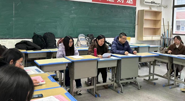 交流分享蓄能量 博采众议促成长 濂溪区一中九年级召开班主任经验交流会(图4) 交流分享蓄能量 博采众议促成长 濂溪区一中九年级召开班主任经验交流会(图4)