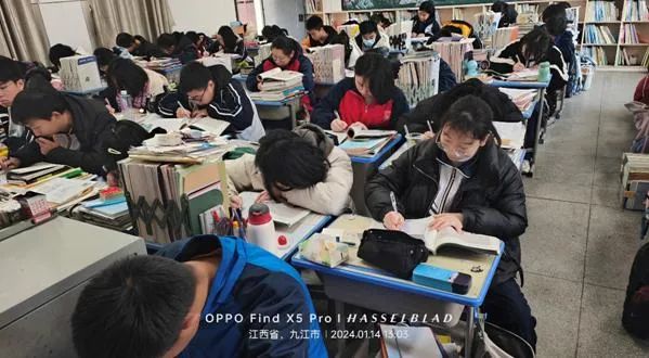 落笔细细雕琢 书写字字芳华   濂溪区第一中学举行高一英语ENGLISH美丽书写大赛(图2)