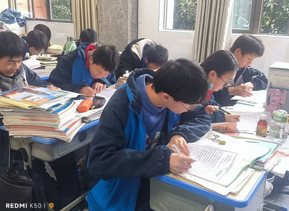 落笔细细雕琢 书写字字芳华   濂溪区第一中学举行高一英语ENGLISH美丽书写大赛(图4)