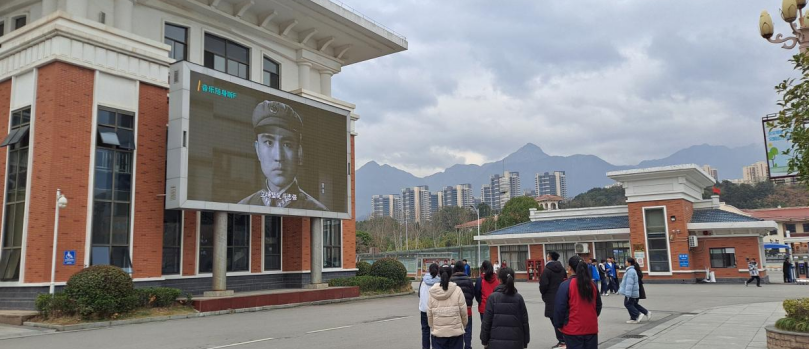 弘扬志愿精神 争做追“锋”青年  九江市濂溪区一中开展2024年学雷锋活动月系列活动(图2)
