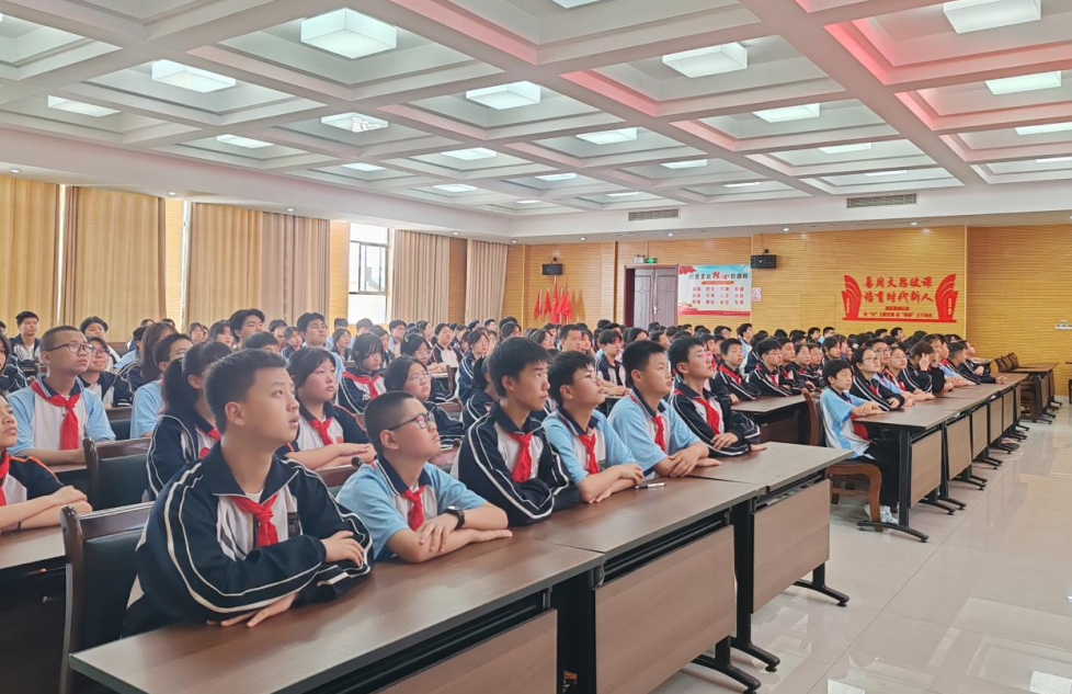 濂溪区一中开展“学习贯彻习近平总书记五四重要寄语精神”主题团队日宣讲活动(图1)