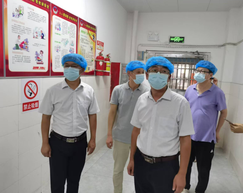 严把食品安全关，护航开学第一餐(图1)