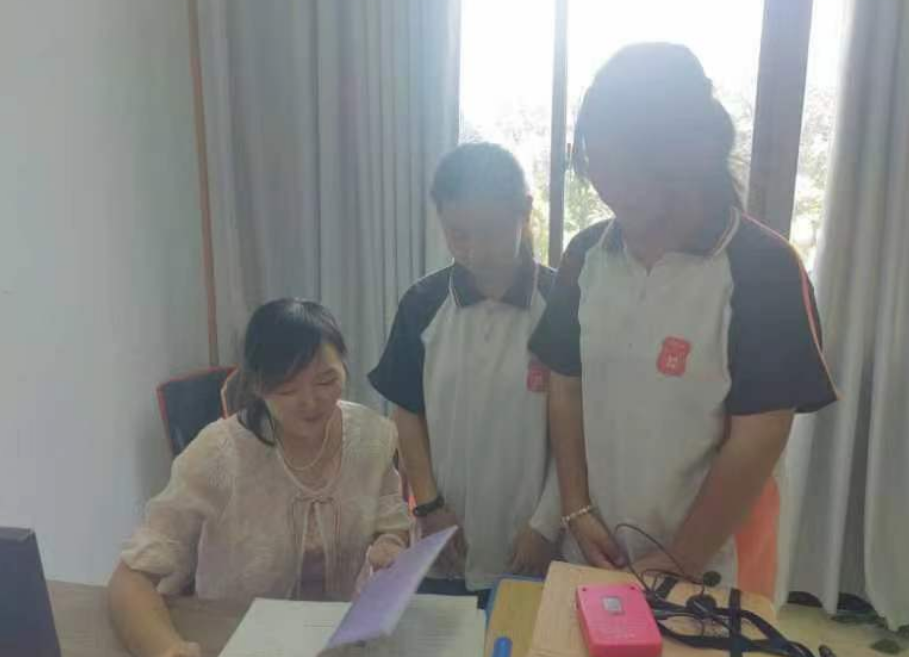 柔风甘雨润桃李,春华秋实爱无声 濂溪区优秀班主任 曾庆萍(图3) 柔风甘雨润桃李,春华秋实爱无声 濂溪区优秀班主任 曾庆萍(图3)