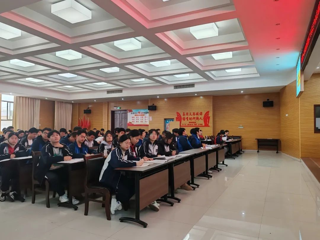 青春为祖国 挺膺共担当——濂溪区一中召开学习贯彻党的二十届三中全会精神主题团课暨2024年秋入团积极分子培训会(图3)
