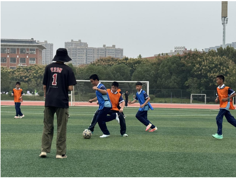 濂溪区一中学府校区第五届“任当杯”校园足球联赛圆满收官(图4) 濂溪区一中学府校区第五届“任当杯”校园足球联赛圆满收官(图4)