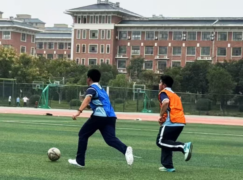 濂溪区一中学府校区第五届“任当杯”校园足球联赛圆满收官(图10) 濂溪区一中学府校区第五届“任当杯”校园足球联赛圆满收官(图10)