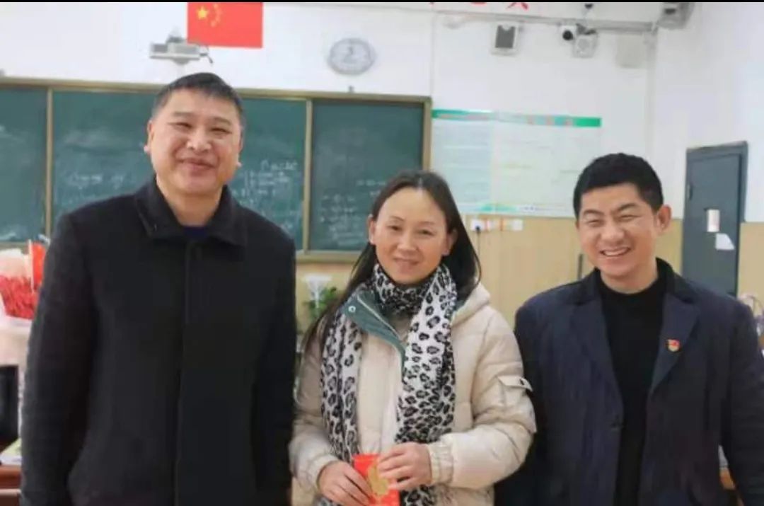 濂溪区一中学校领导走访慰问教师代表及退休教师(图3) 图片
