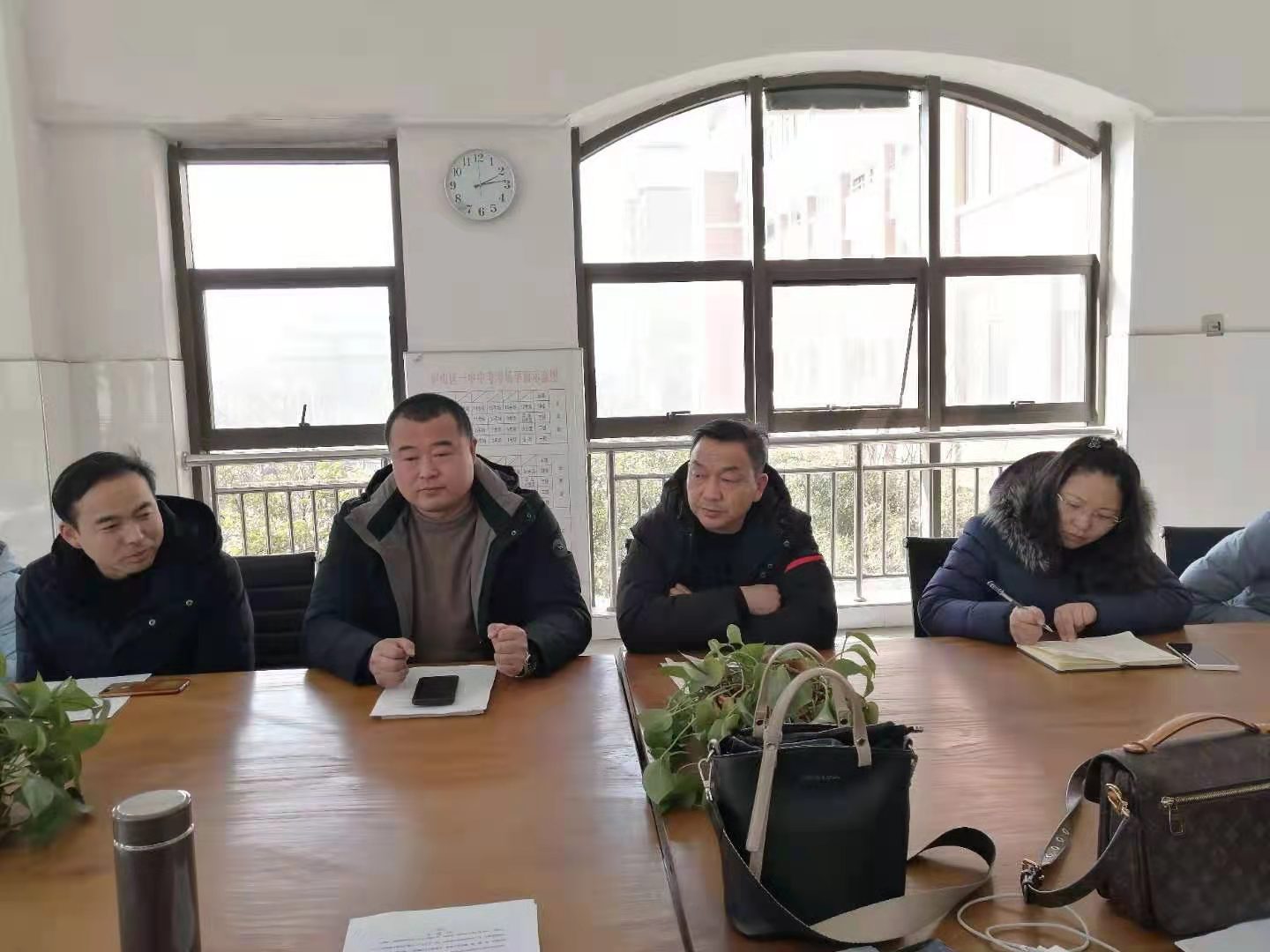 八年级召开班主任经验交流会(图1)