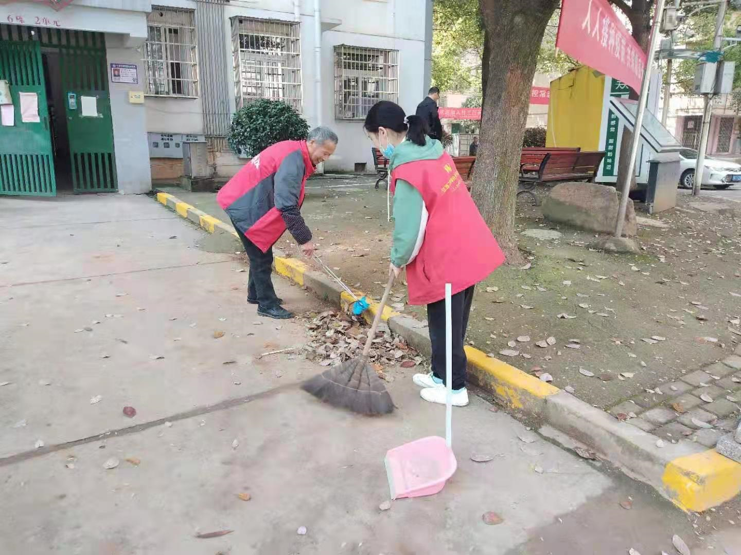 七年级各班开展“小手拉大手”志愿者服务活动(图1)