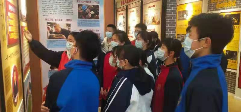 学党史回望初心 担使命立德树人 ——区一中学子践行初心使命(图11)