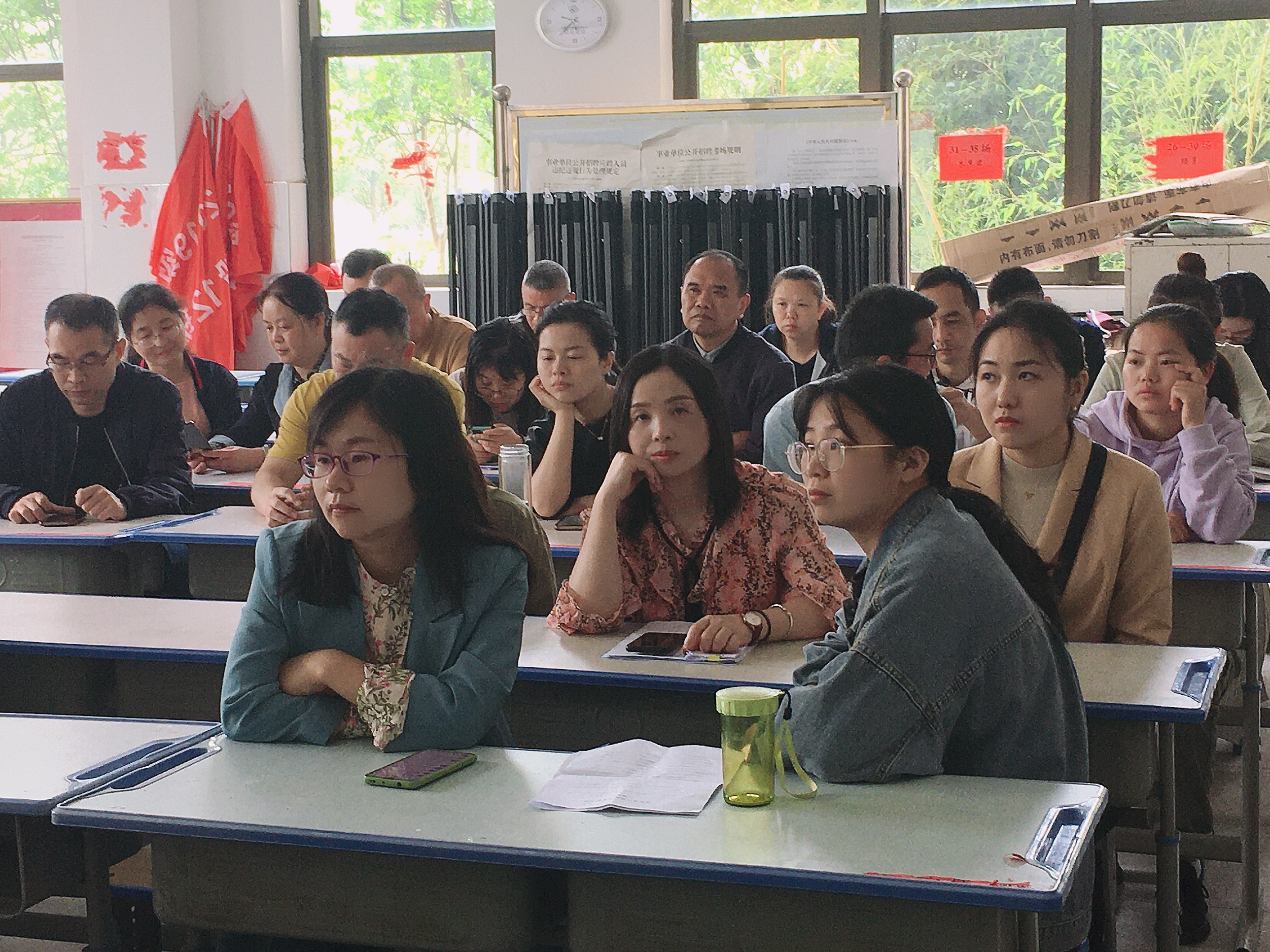 八年级组织教师政治学习(图4)