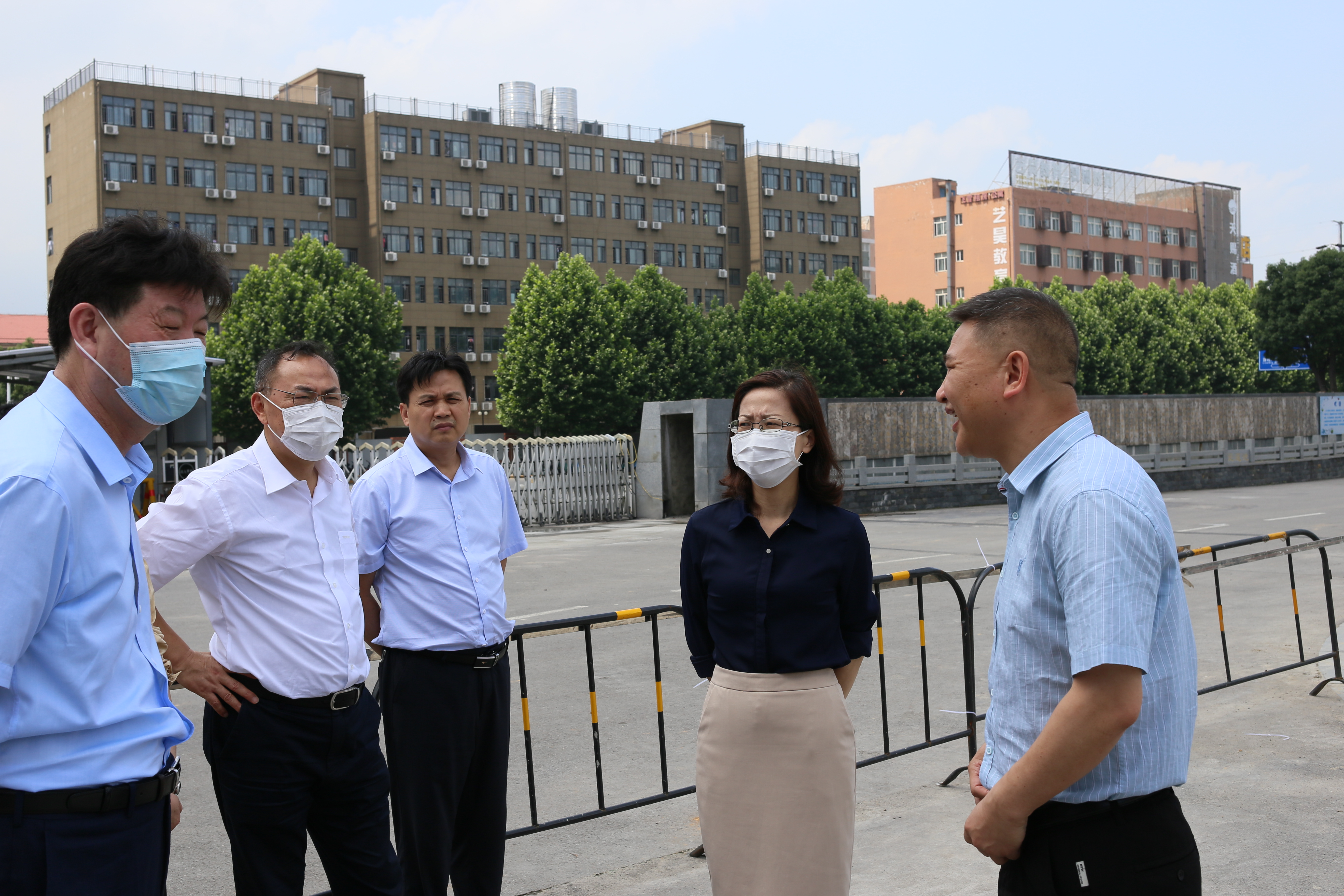 九江市领导考察濂溪区一中高考备考工作(图1)