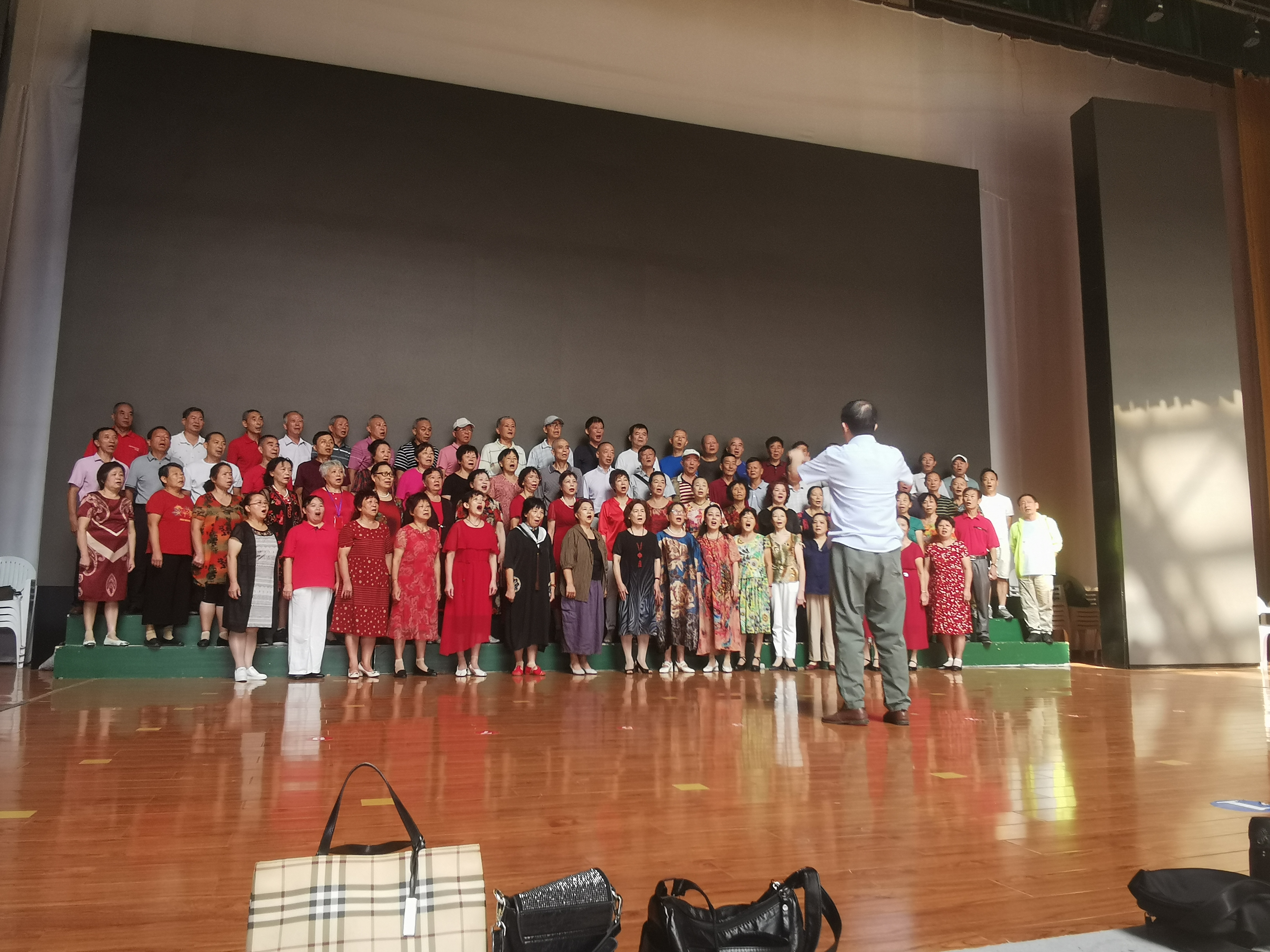 积极备战校庆(图1)