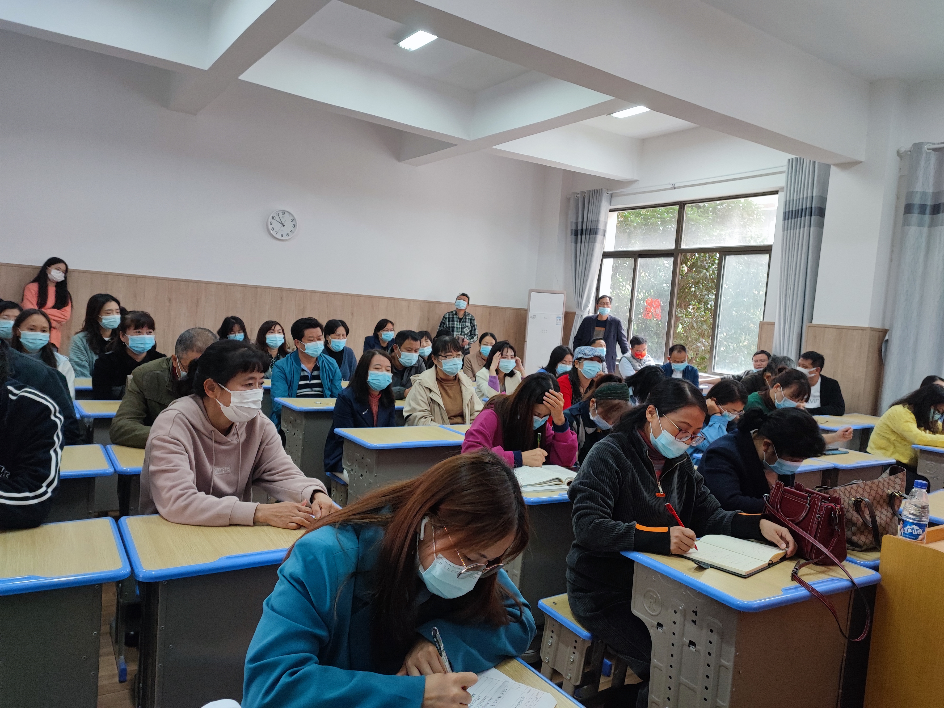 高二年级认真落实疫情防控工作(图2)