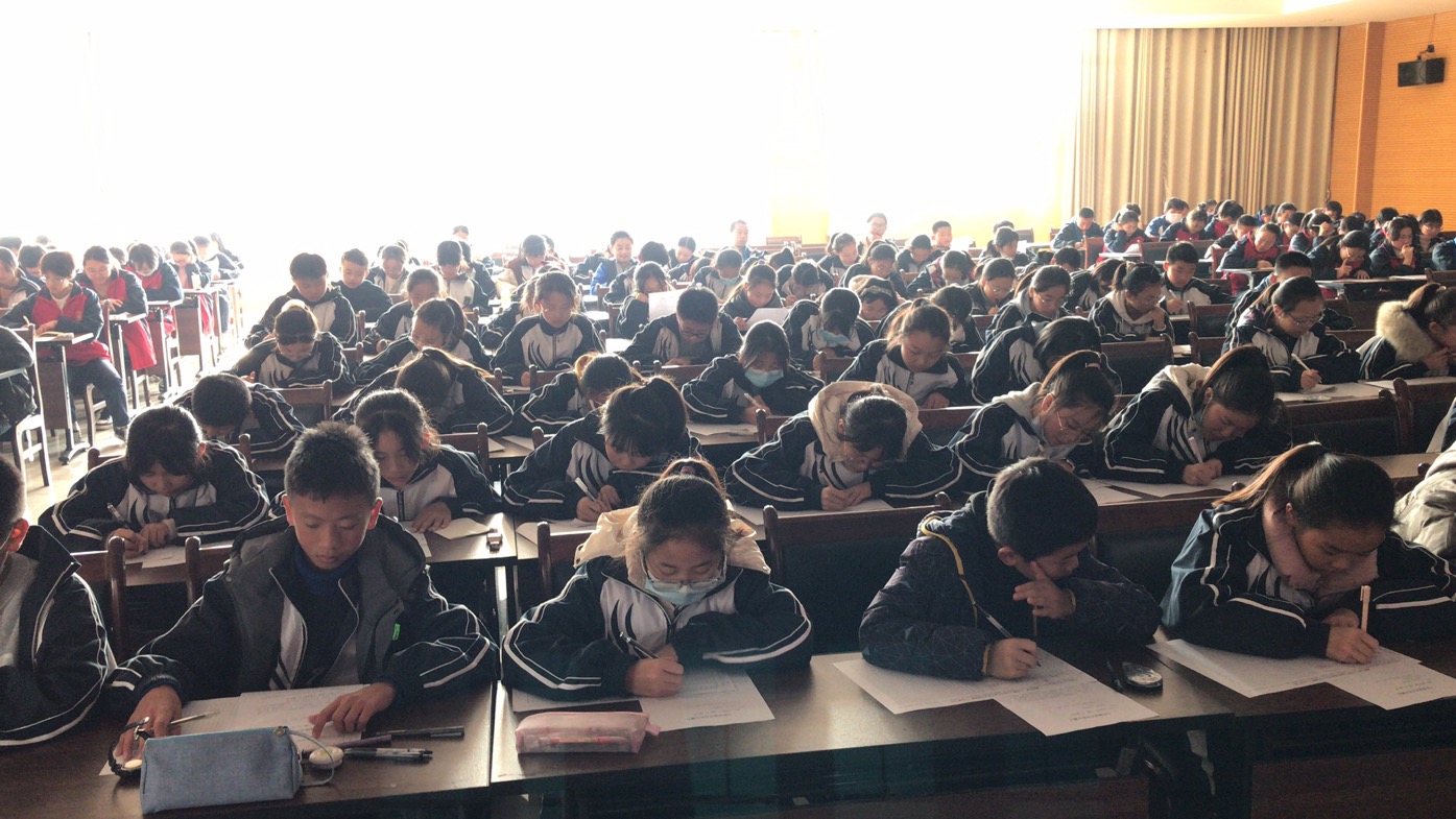 七年级学生读书月征文竞赛中(图1)