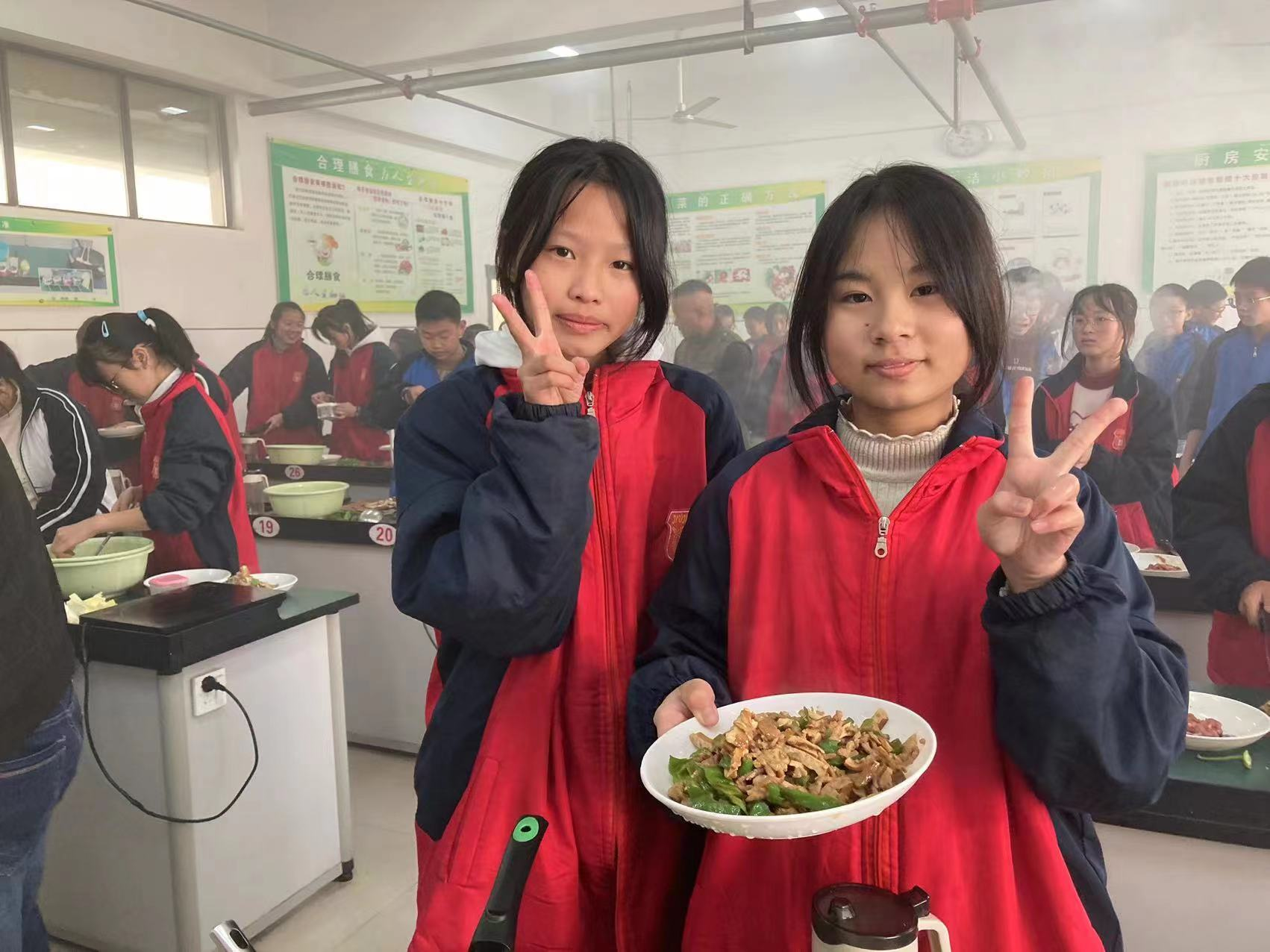 八年级各班厨艺课正在进行中(图3)