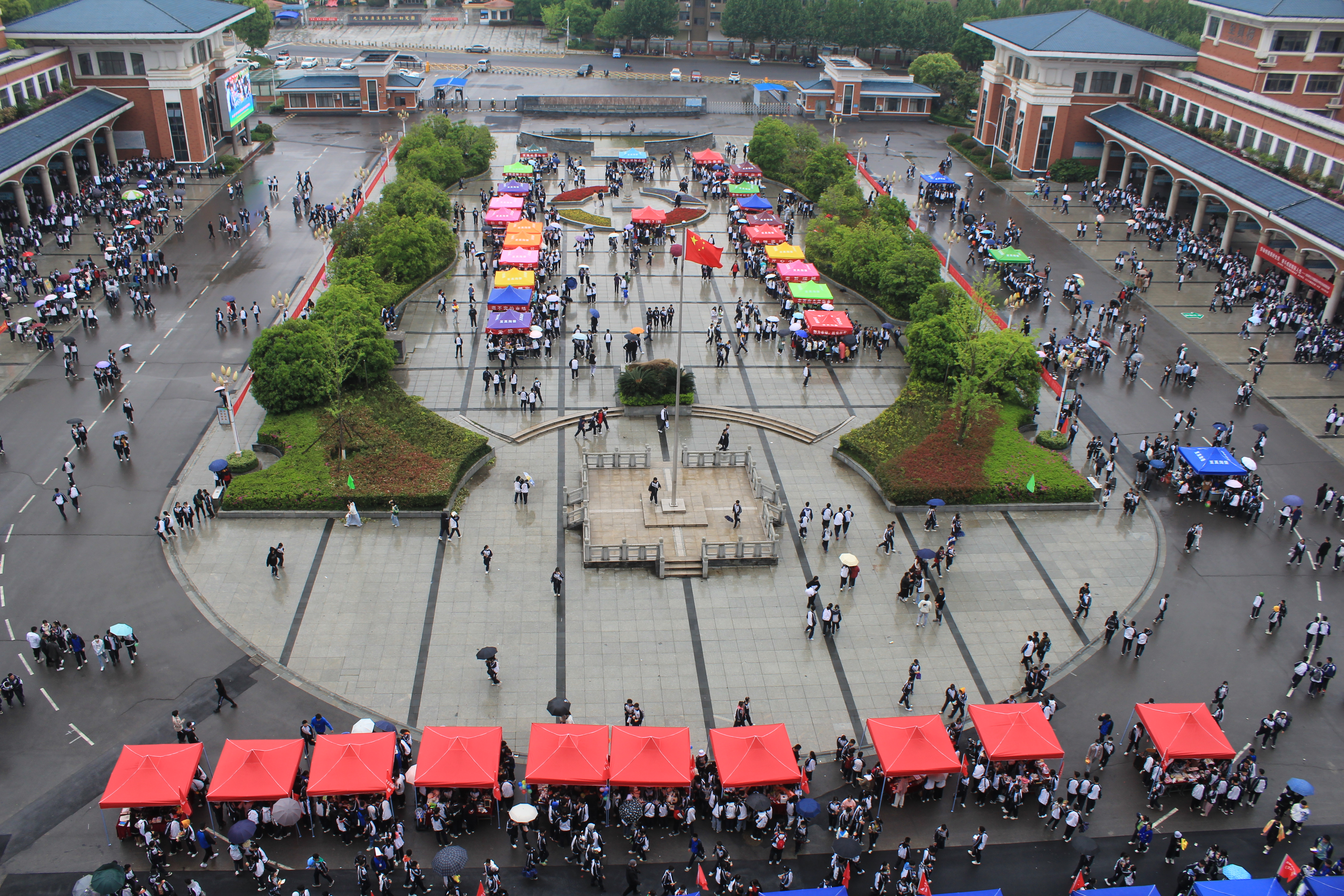 “跳蚤市场”全景.JPG